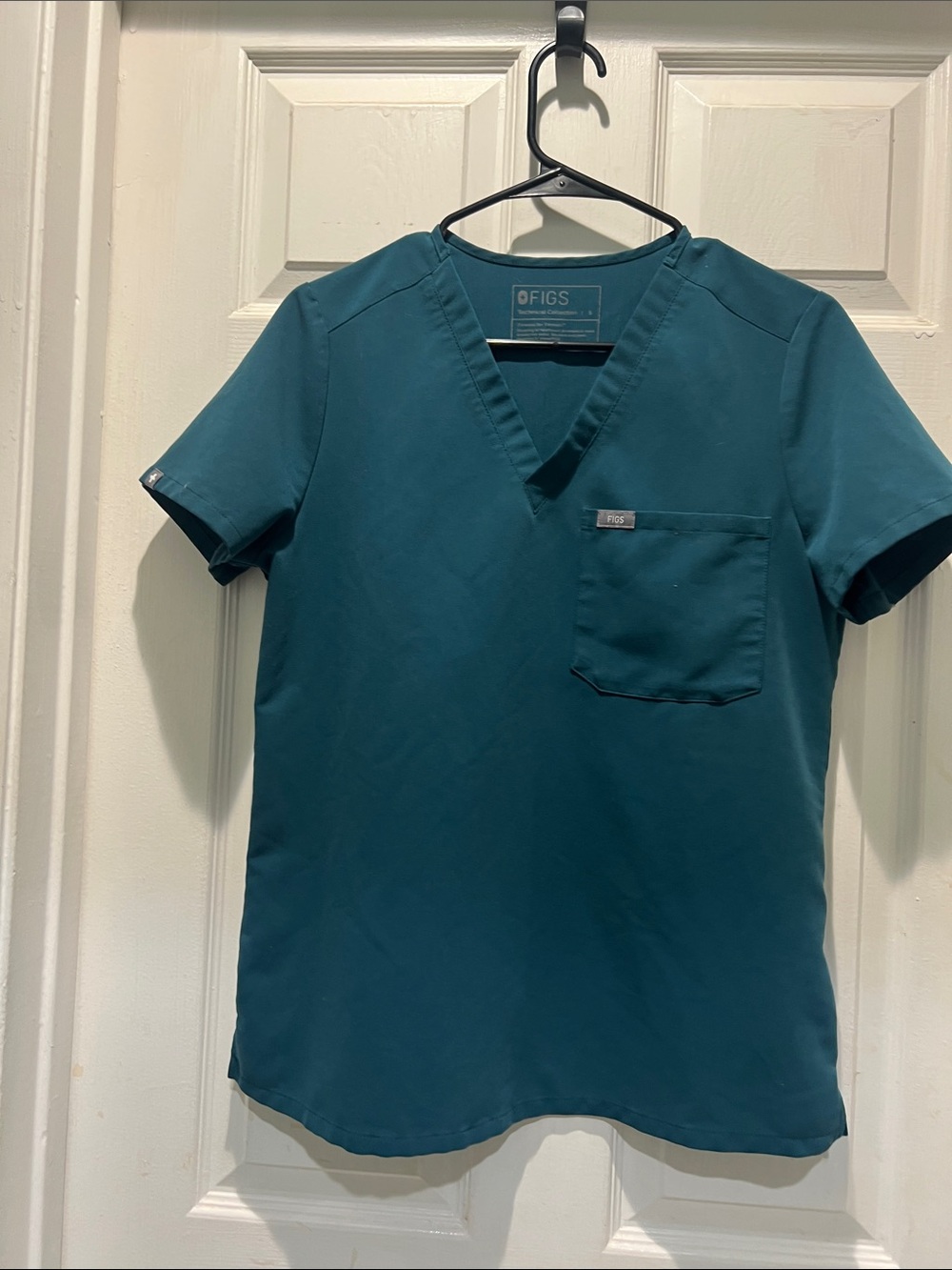FIGS Unisex Technical Collection Teal V-Neck Pocket Scrub Top